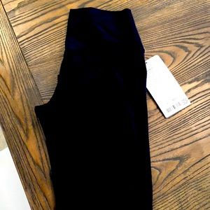 NWT size 8 21” align crop